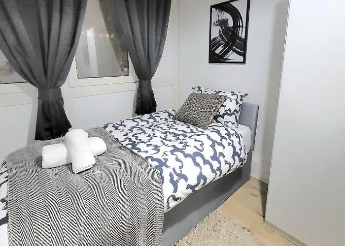 Three Bed Flat In Mile End